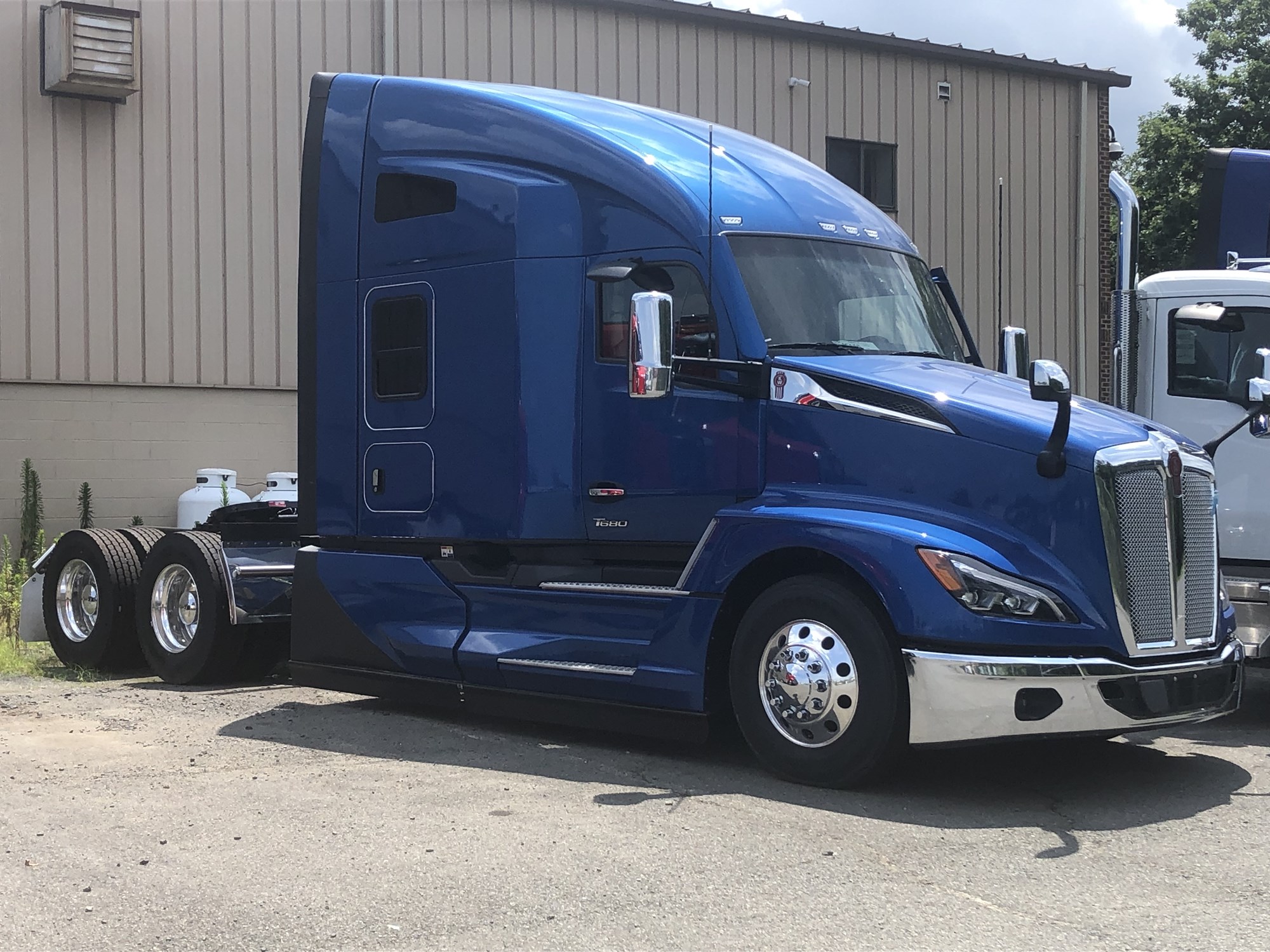 2024 Kenworth T680 Next Gen - image 1 of 5