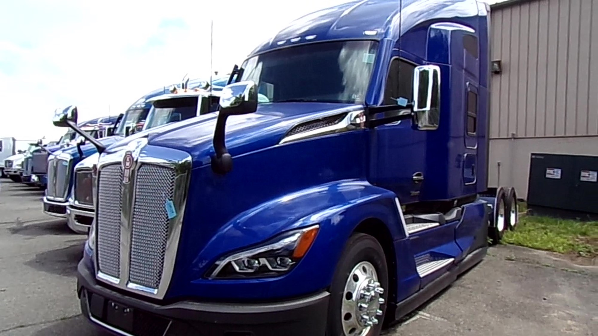 2024 Kenworth T680 Next Gen - image 2 of 5