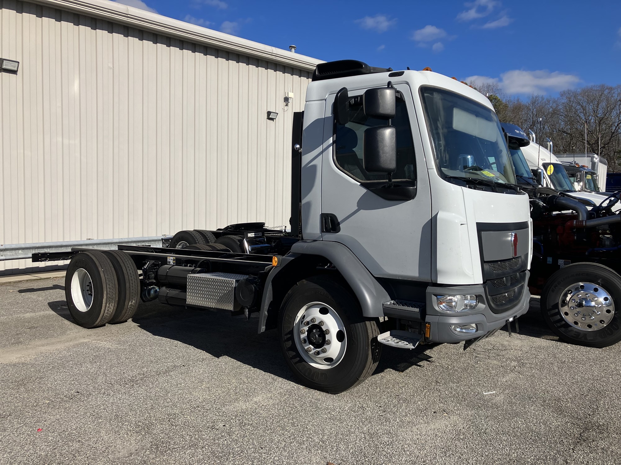 2024 Kenworth K270 - image 2 of 2