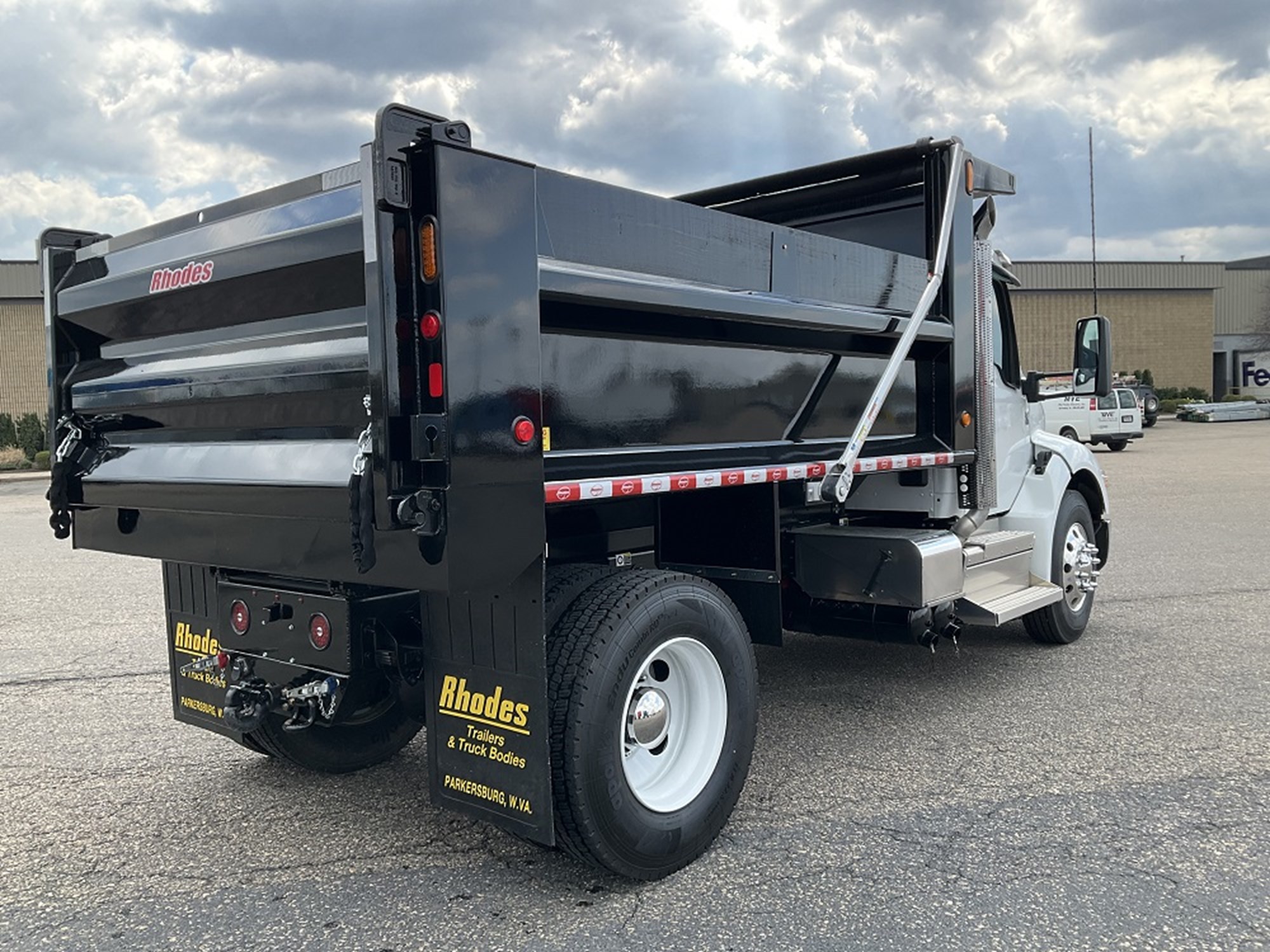 2024 Kenworth T380 - image 5 of 6