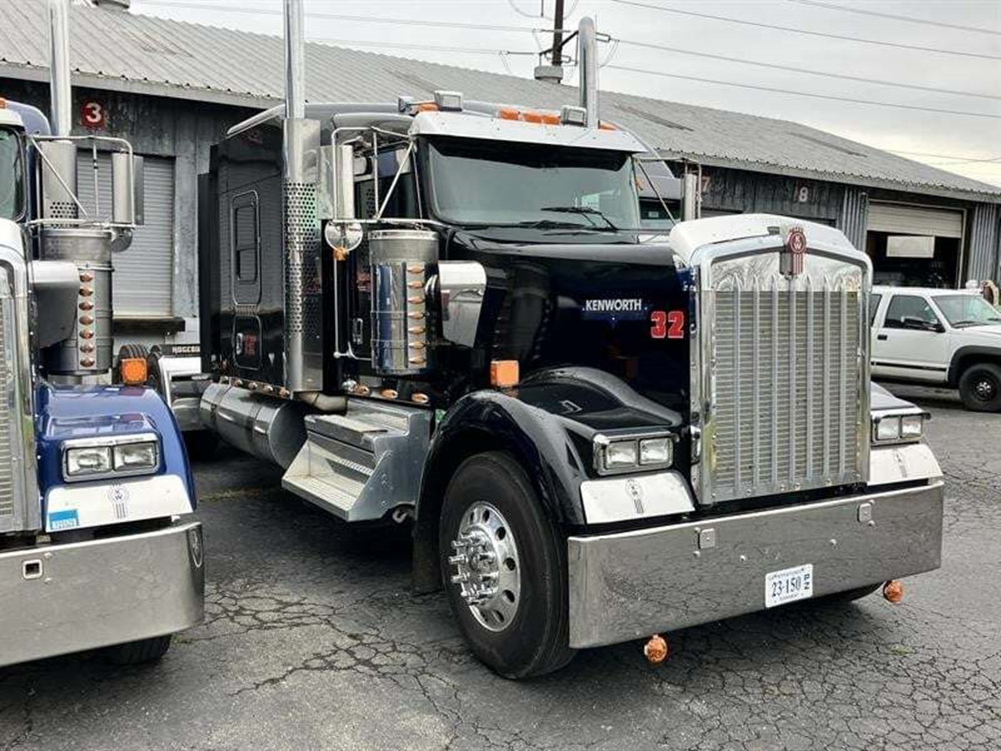 2019 Kenworth W900L - image 2 of 6