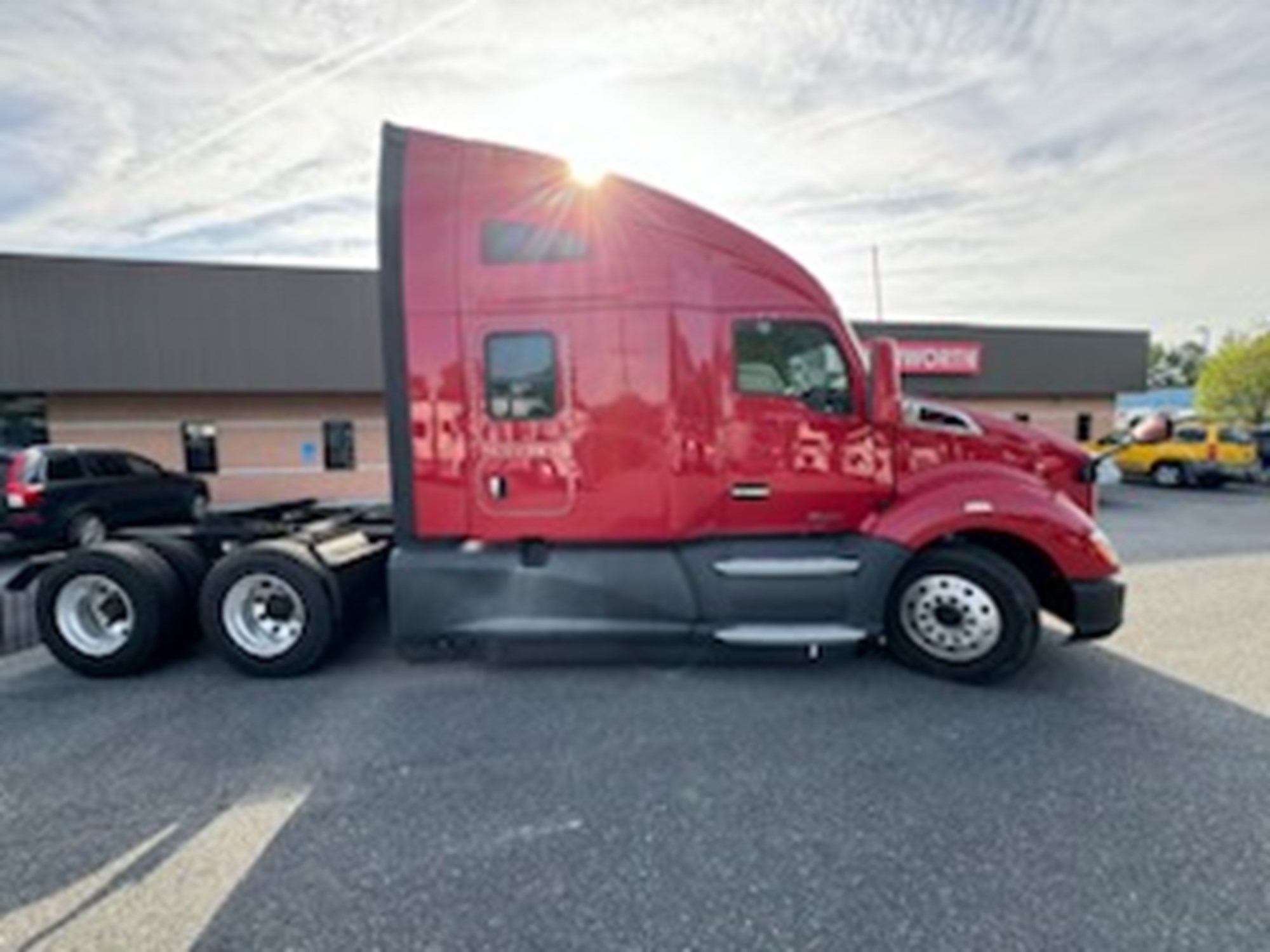 2020 Kenworth T680 - image 3 of 6