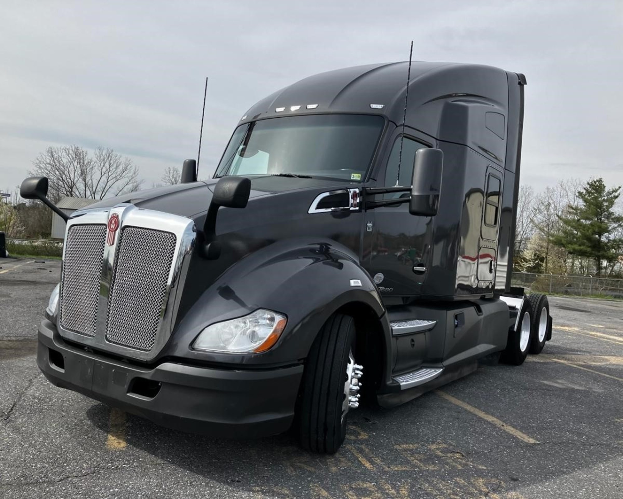 2020 Kenworth T680 - image 3 of 6