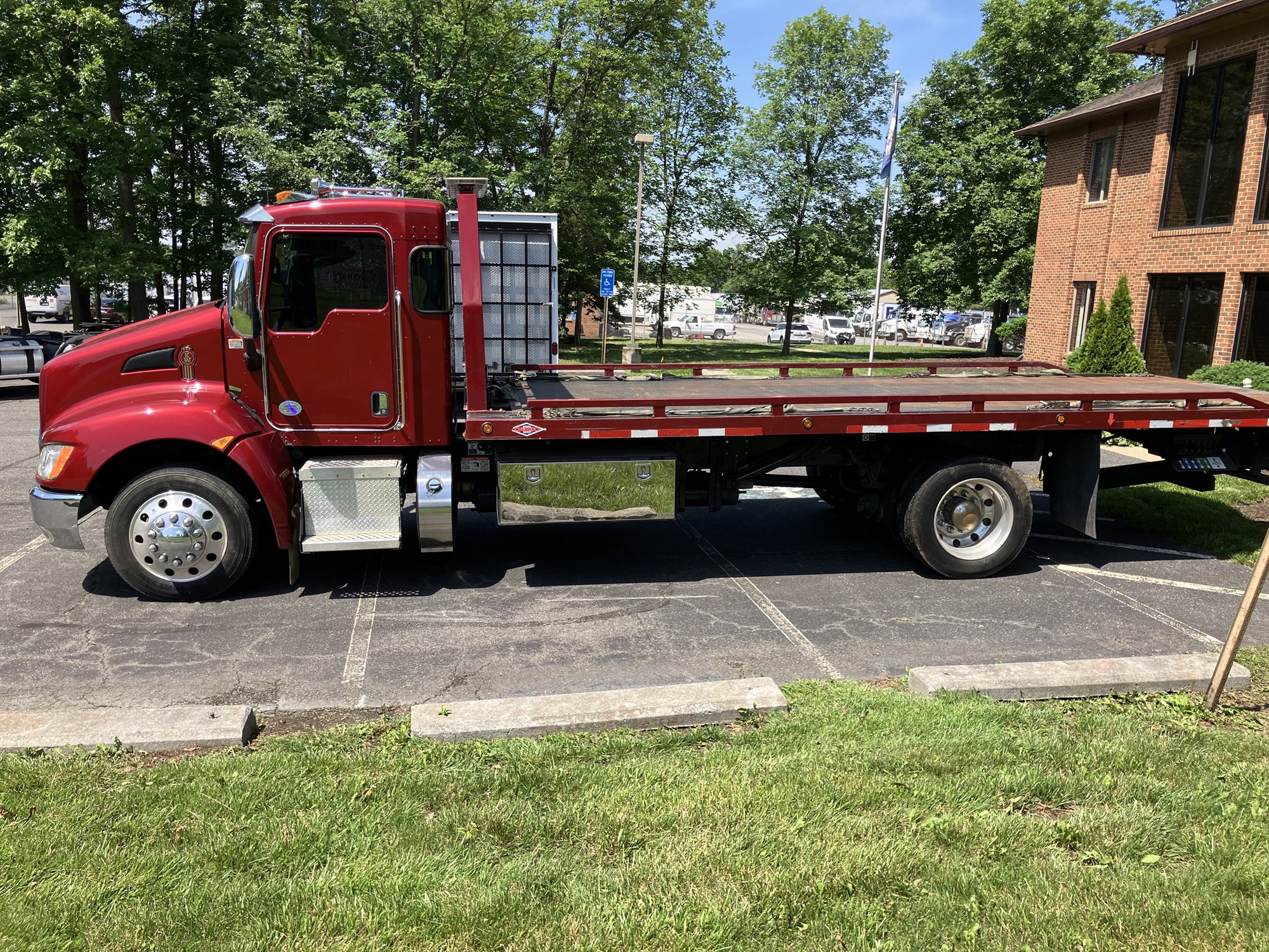 2020 Kenworth T270 - image 1 of 6