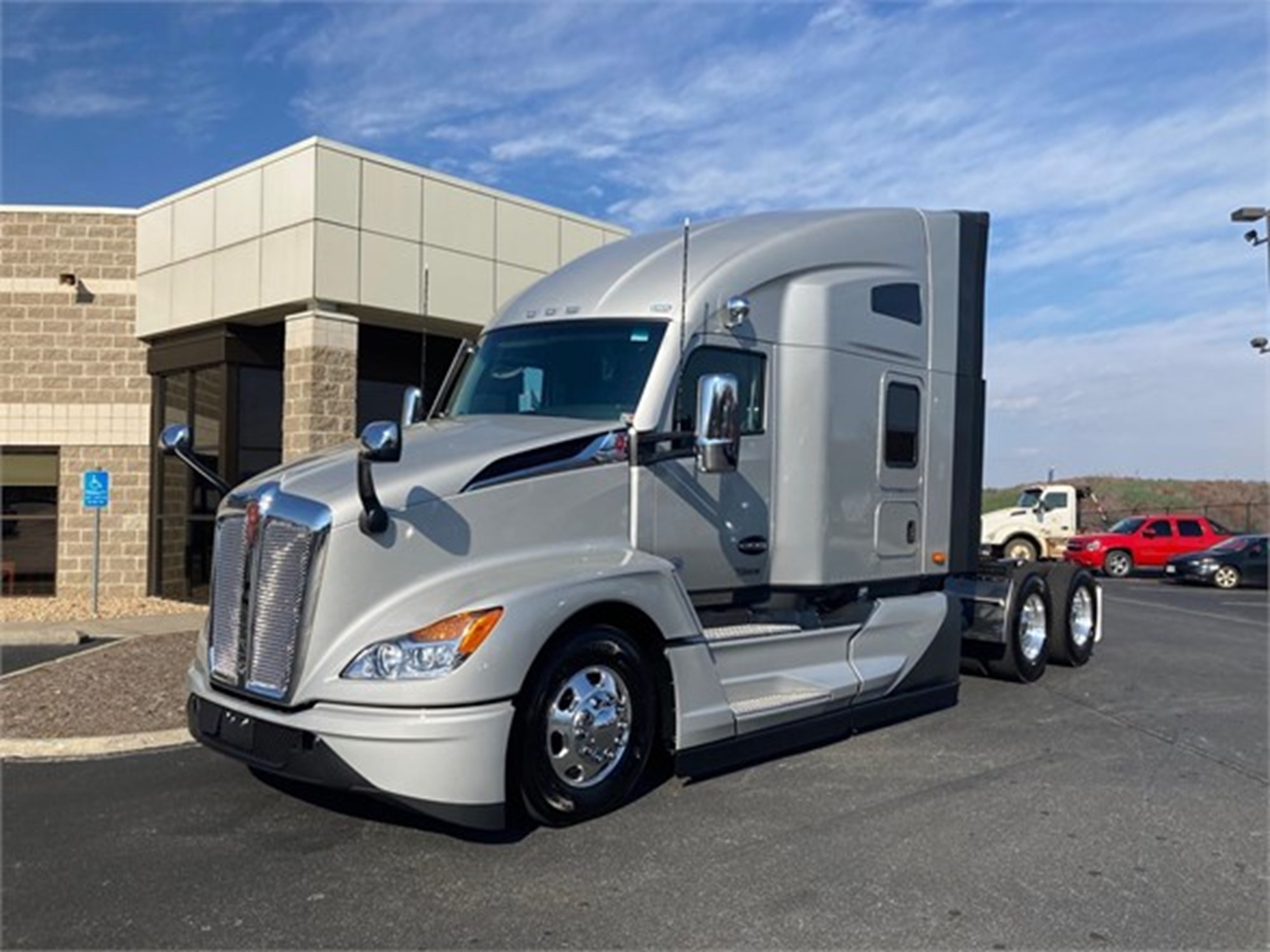 2024 Kenworth T680 Next Gen - image 1 of 6