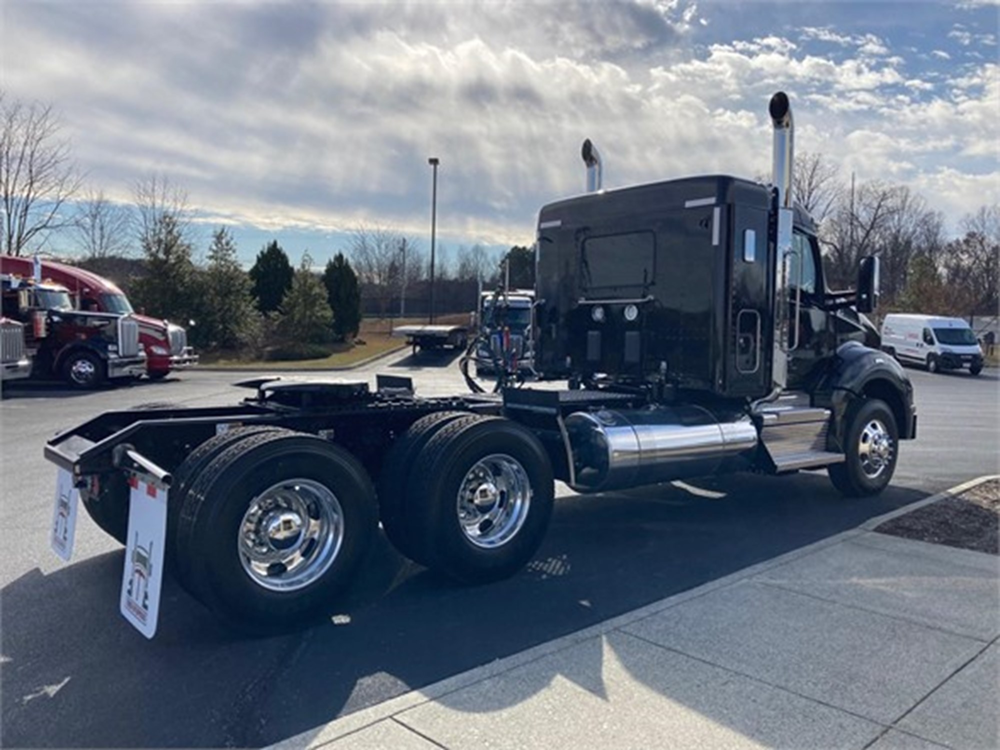 2024 Kenworth T880 - image 4 of 6