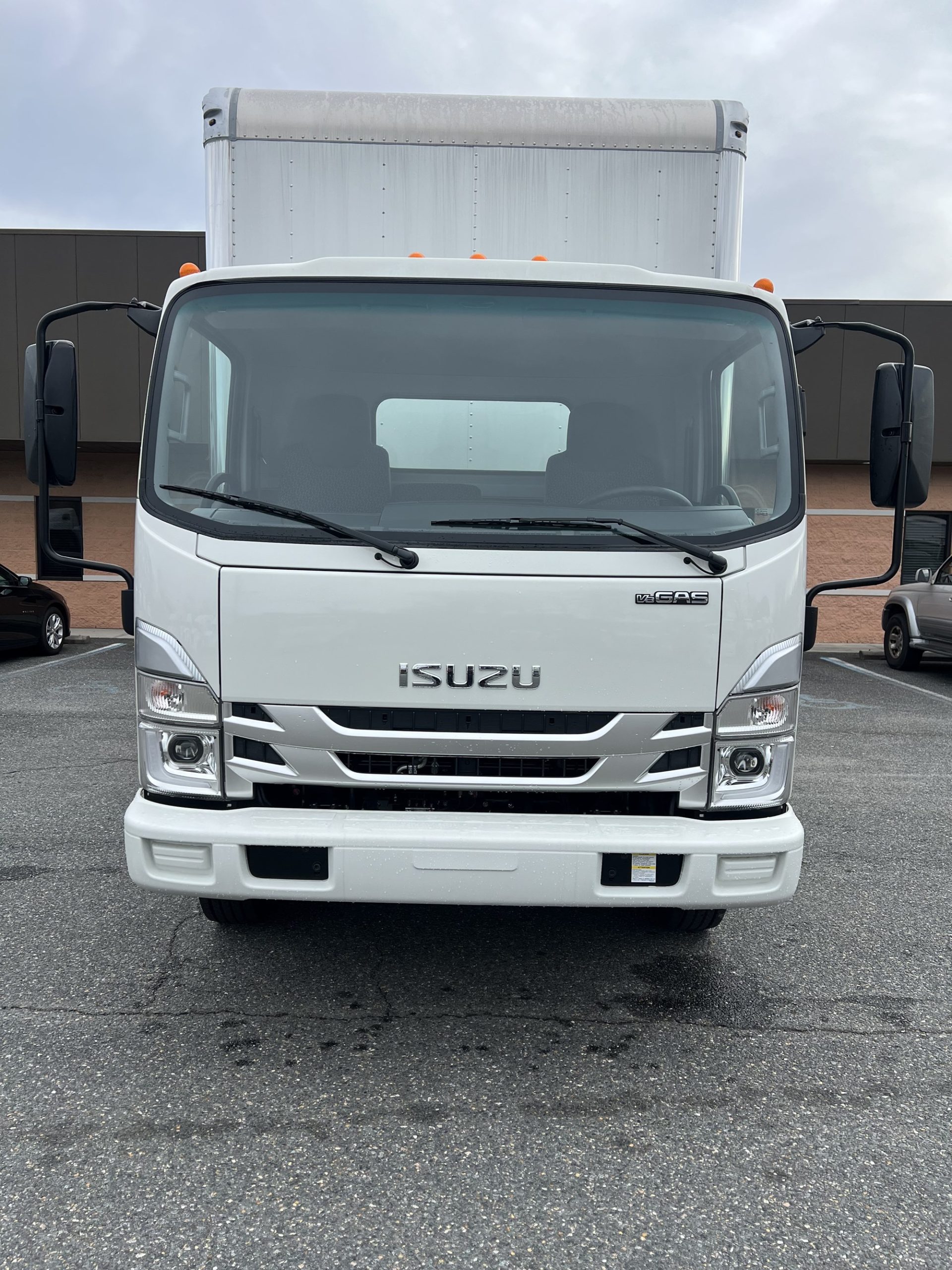 2024 Isuzu NPR GAS HD 1F4 - image 2 of 6