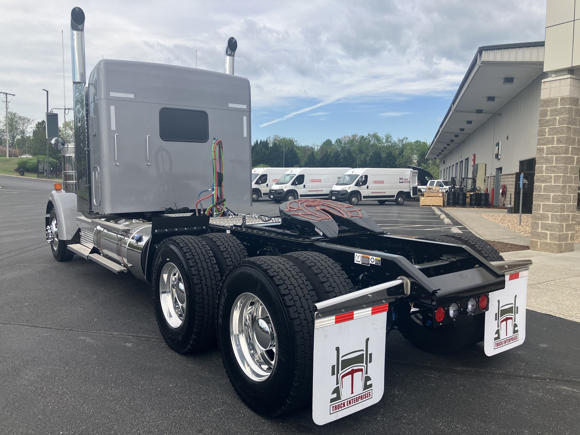 2025 Kenworth W900B - image 5 of 6