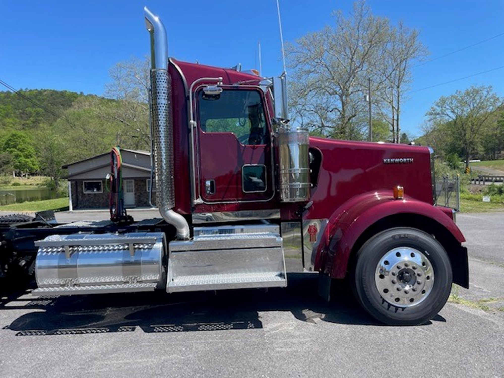 2025 Kenworth W900L - image 5 of 6