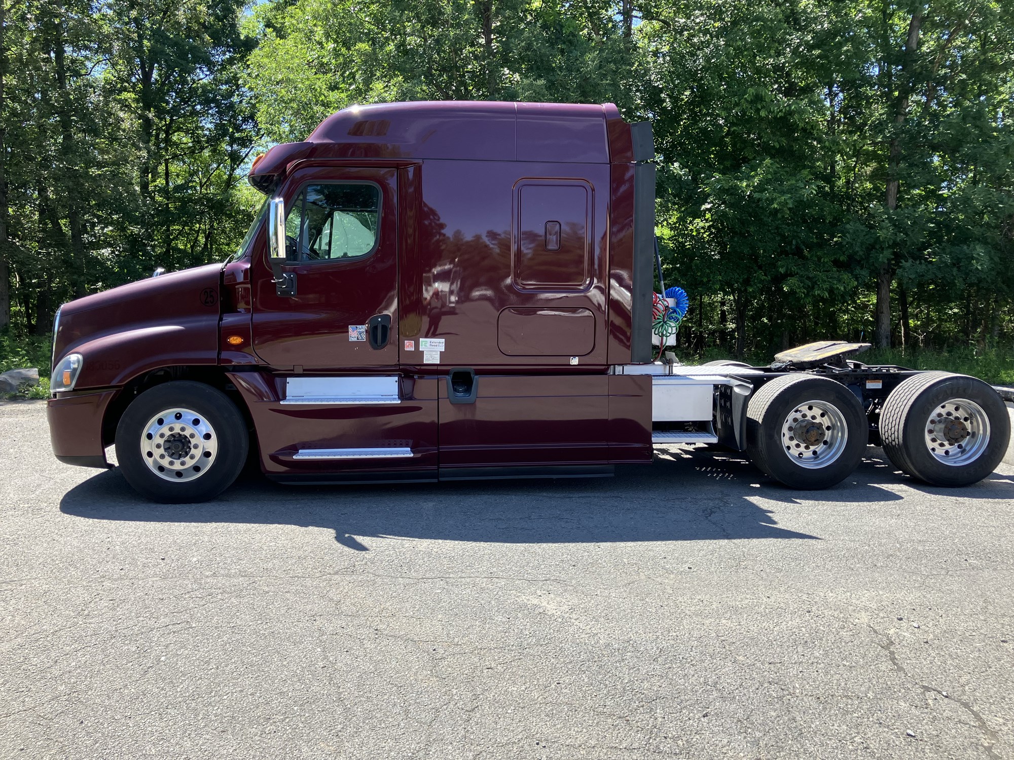 2018 Freightliner Cascadia - image 2 of 6