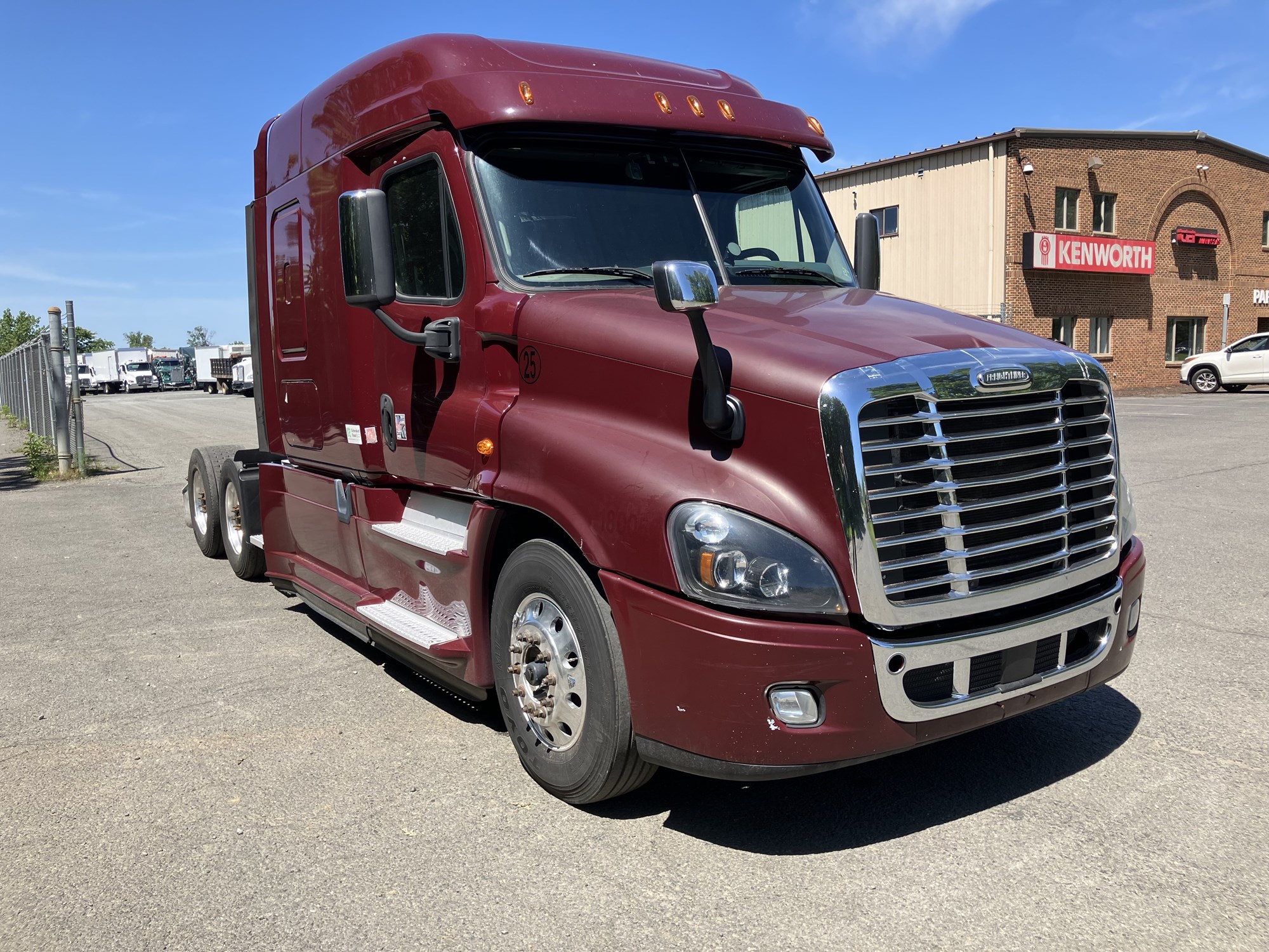 2018 Freightliner Cascadia - image 4 of 6