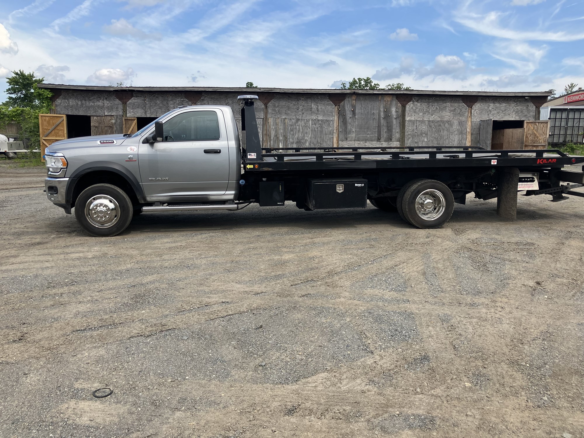 2021 Dodge Ram 5500 - image 2 of 6