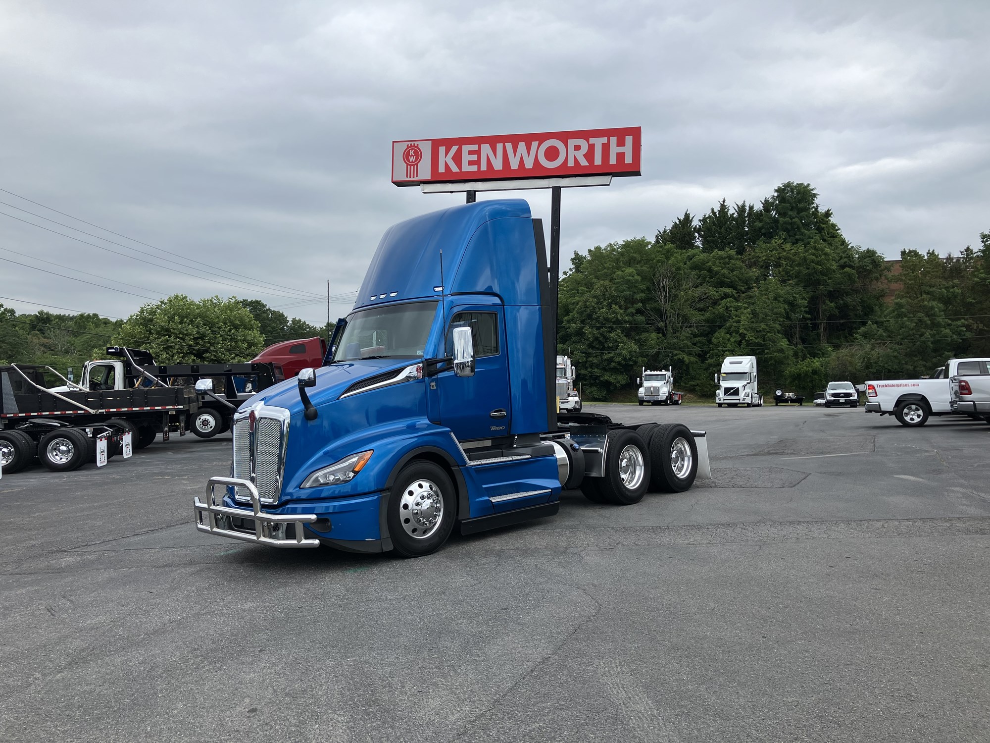 2023 Kenworth T680 Next Gen - image 1 of 6