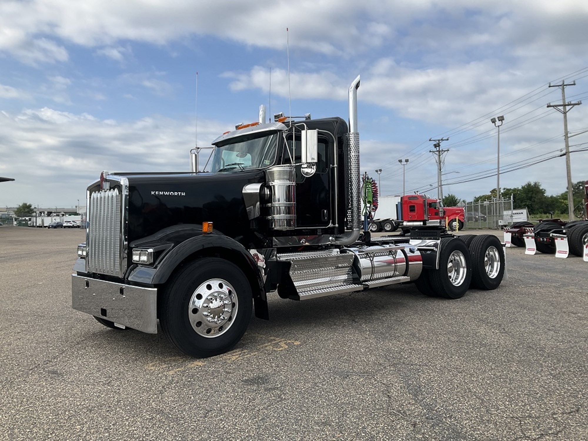 2025 Kenworth W900L - image 1 of 6