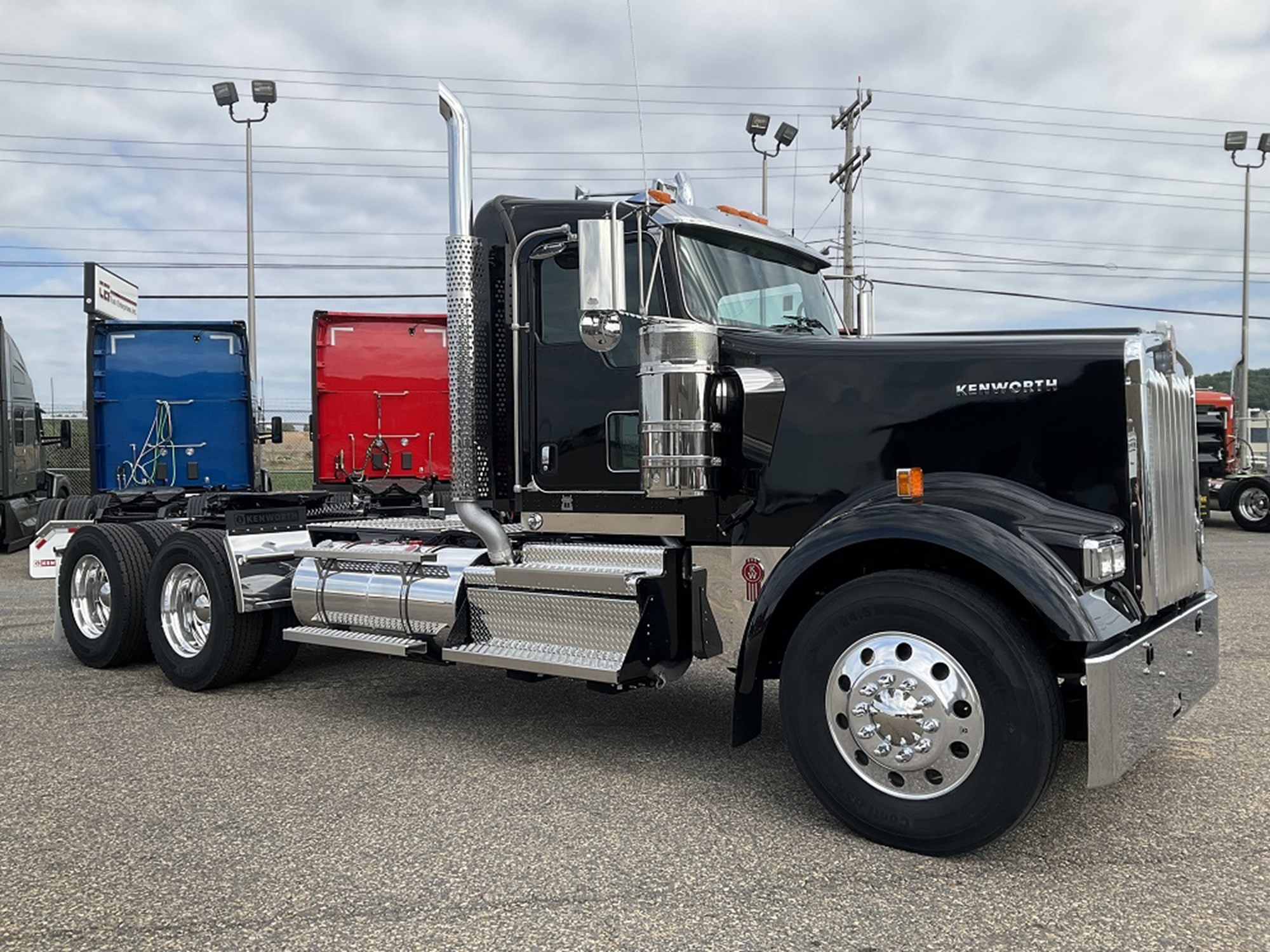 2025 Kenworth W900L - image 6 of 6