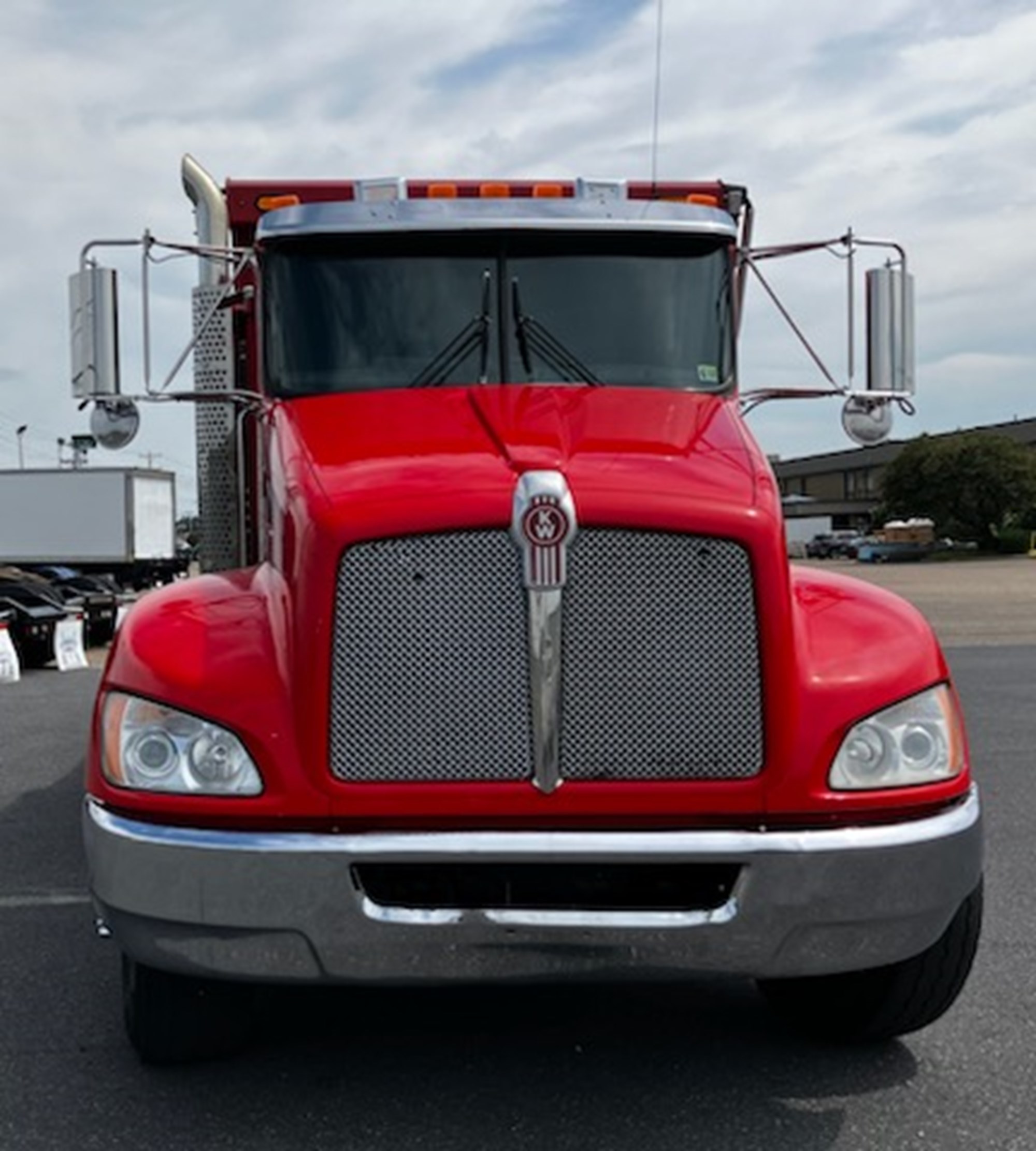 2020 Kenworth T370 - image 2 of 6