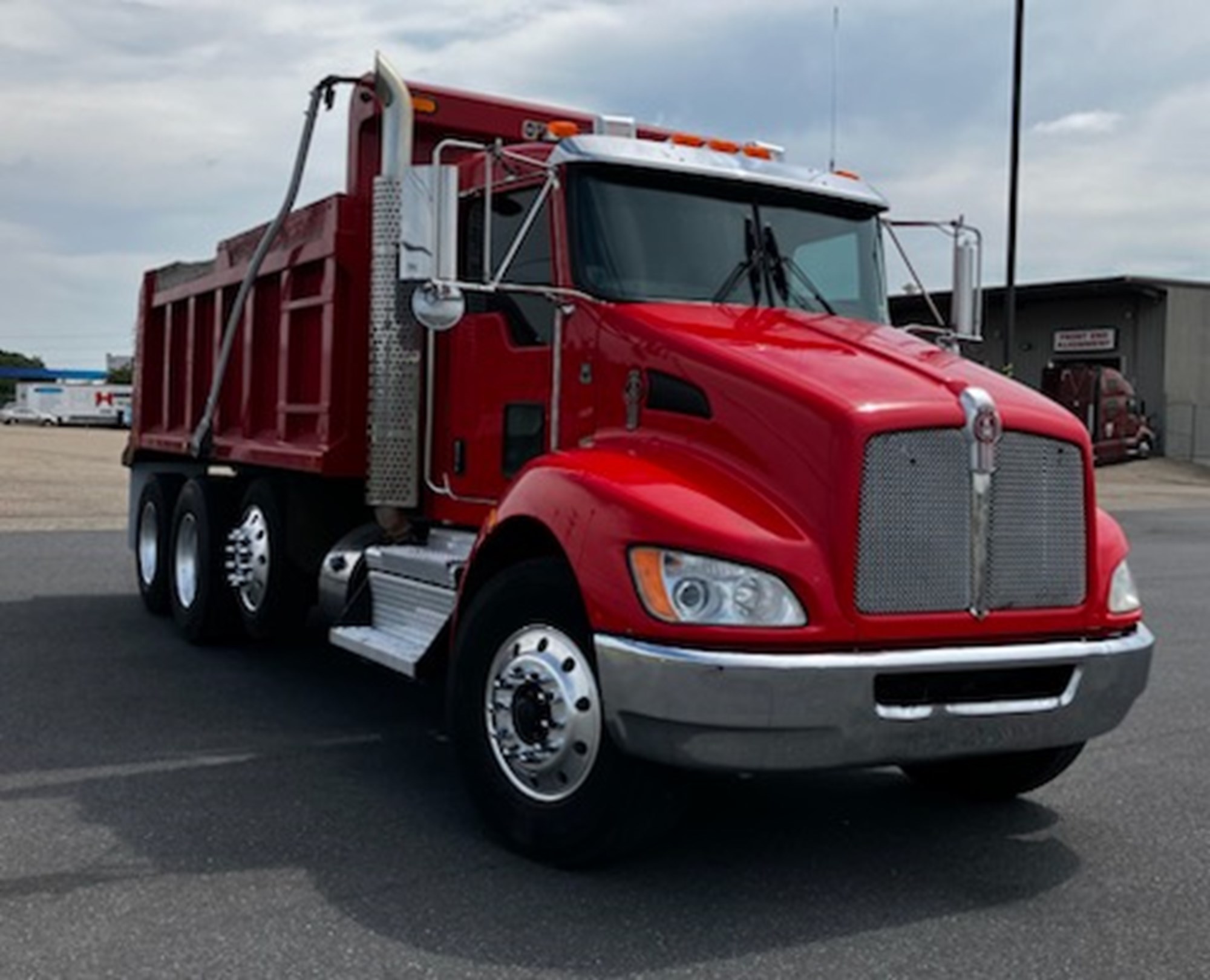 2020 Kenworth T370 - image 3 of 6