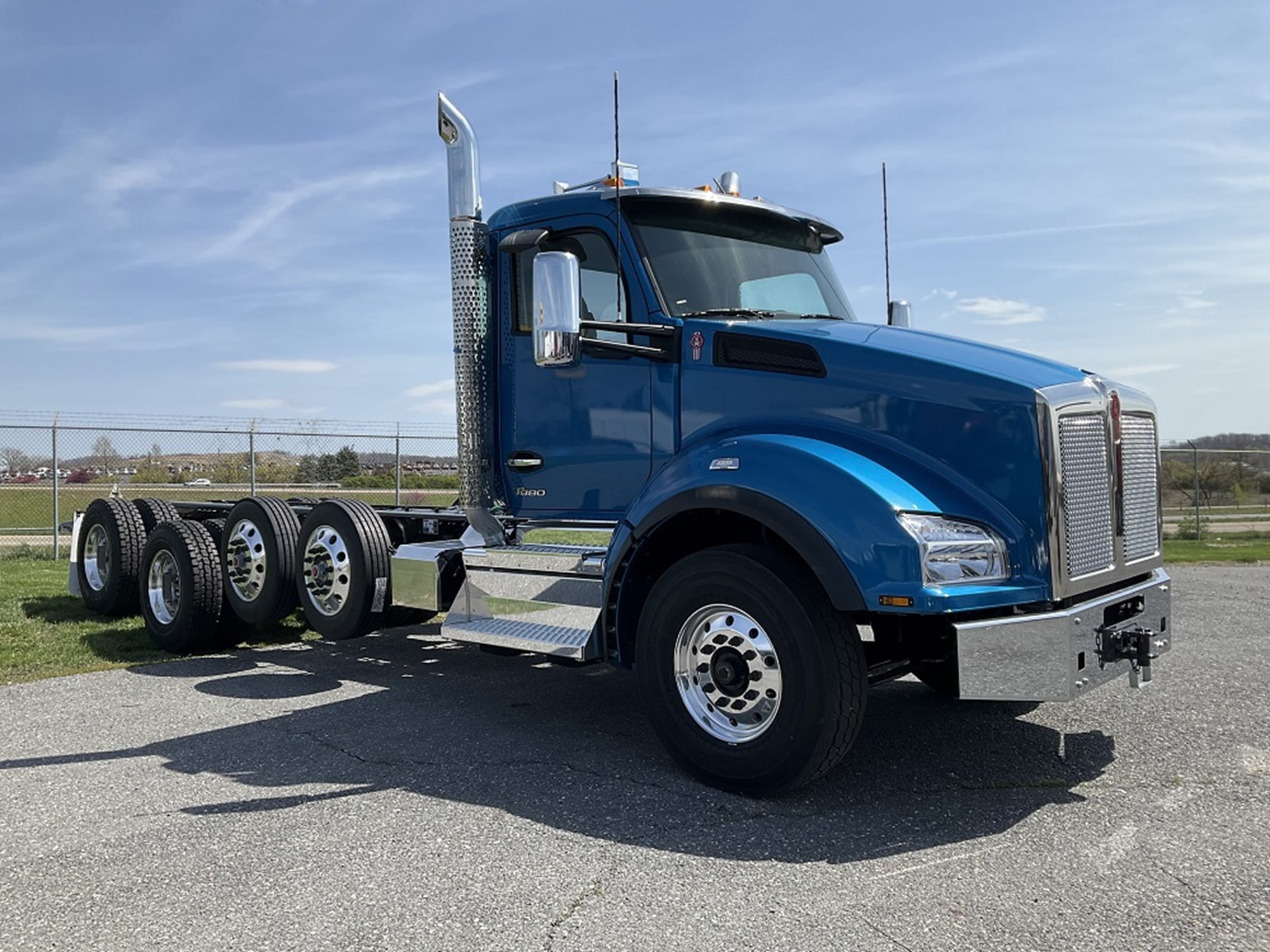 2024 Kenworth T880 - image 5 of 6