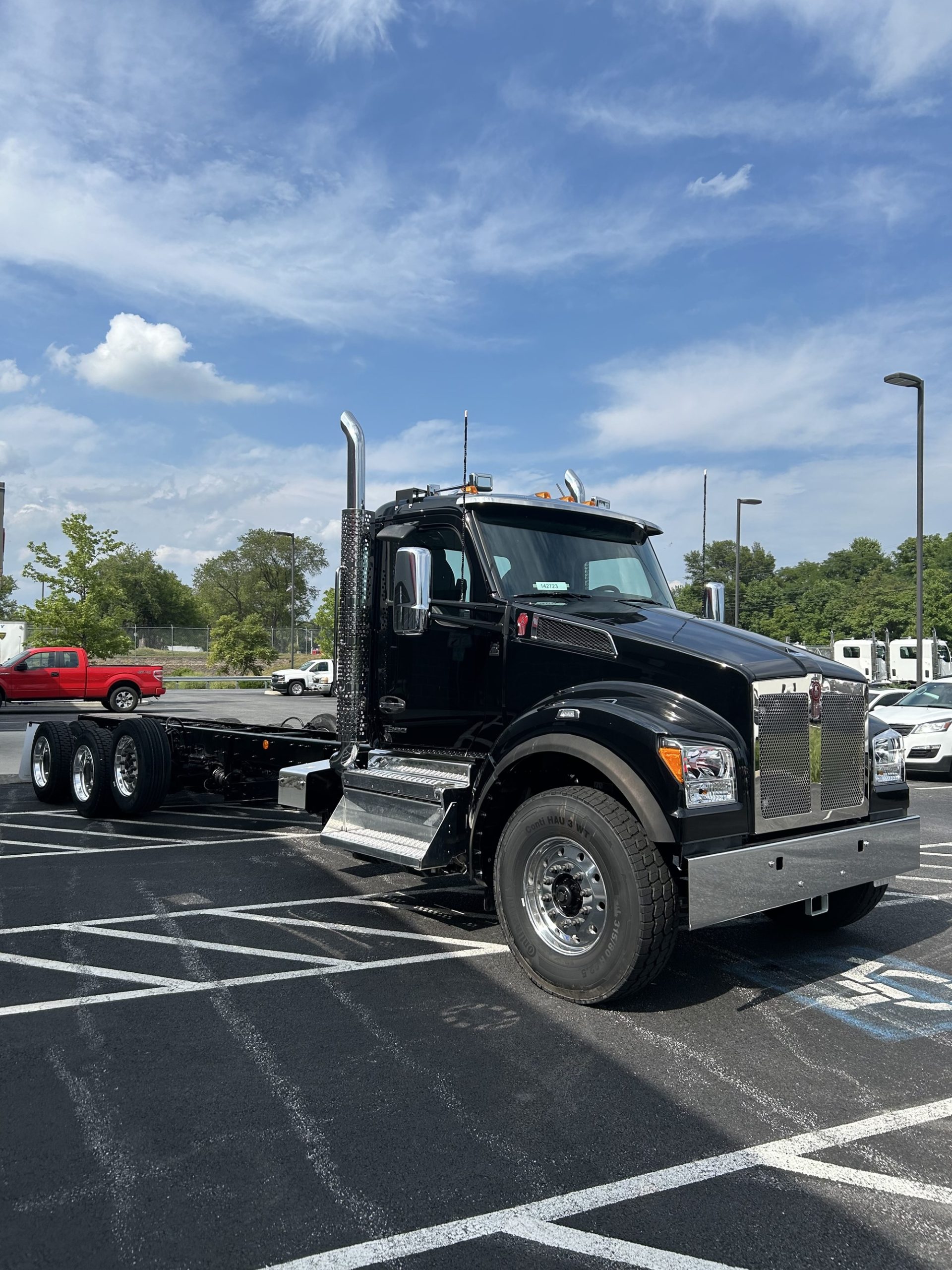 2025 Kenworth T880 - image 3 of 6