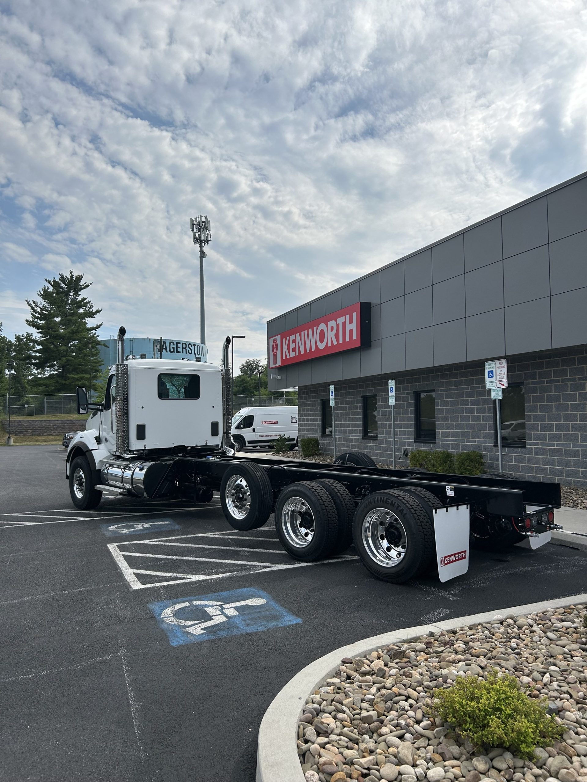 2025 Kenworth T880 - image 5 of 6