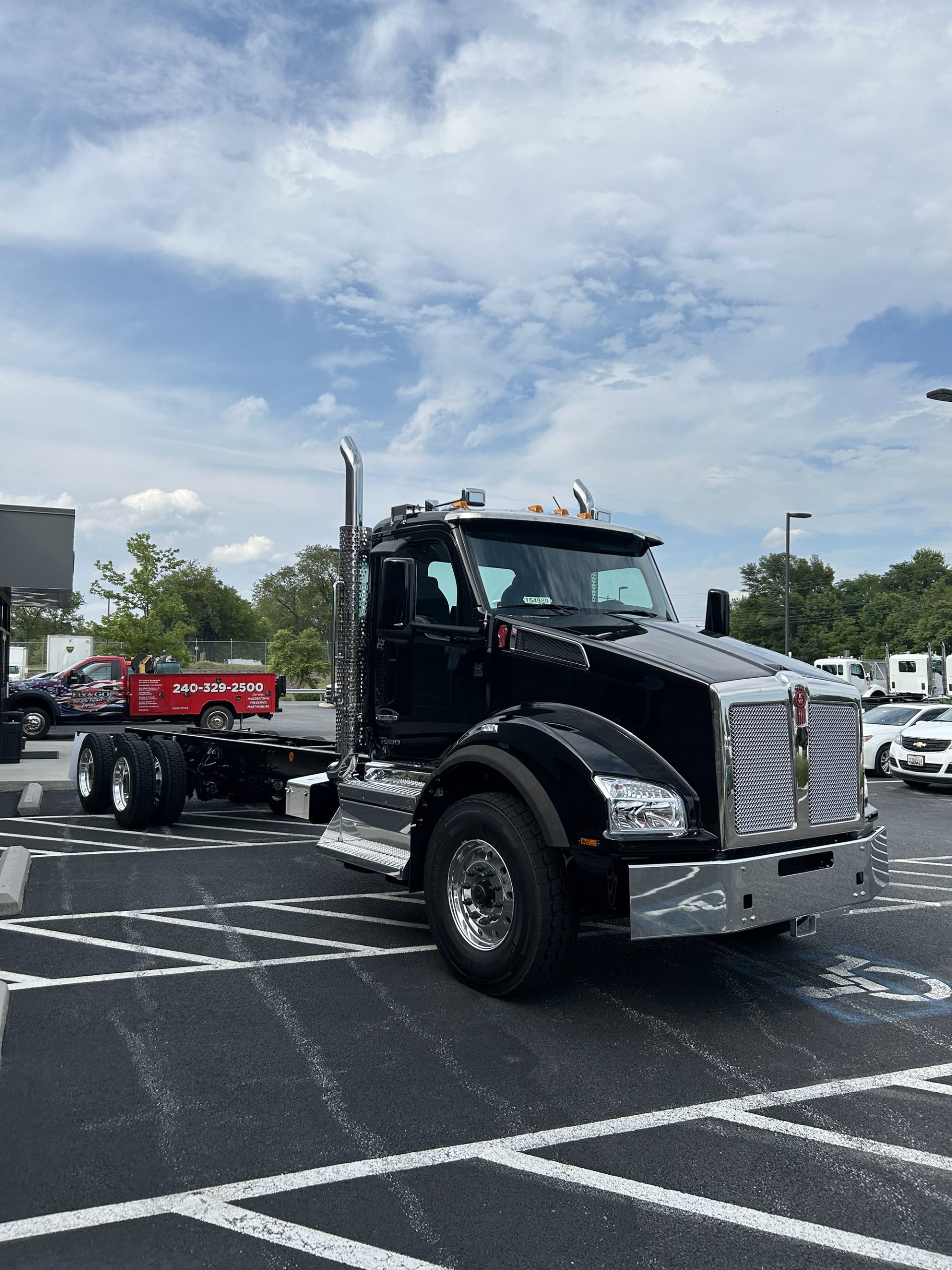 2025 Kenworth T880 - image 3 of 6