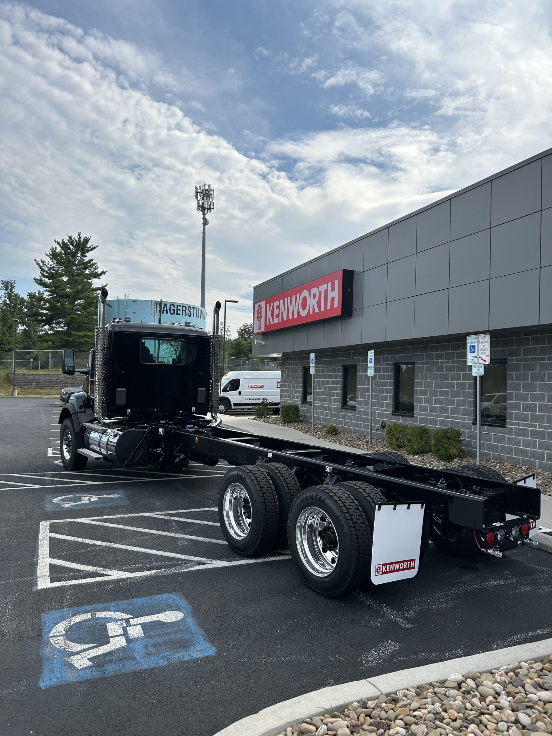 2025 Kenworth T880 - image 5 of 6