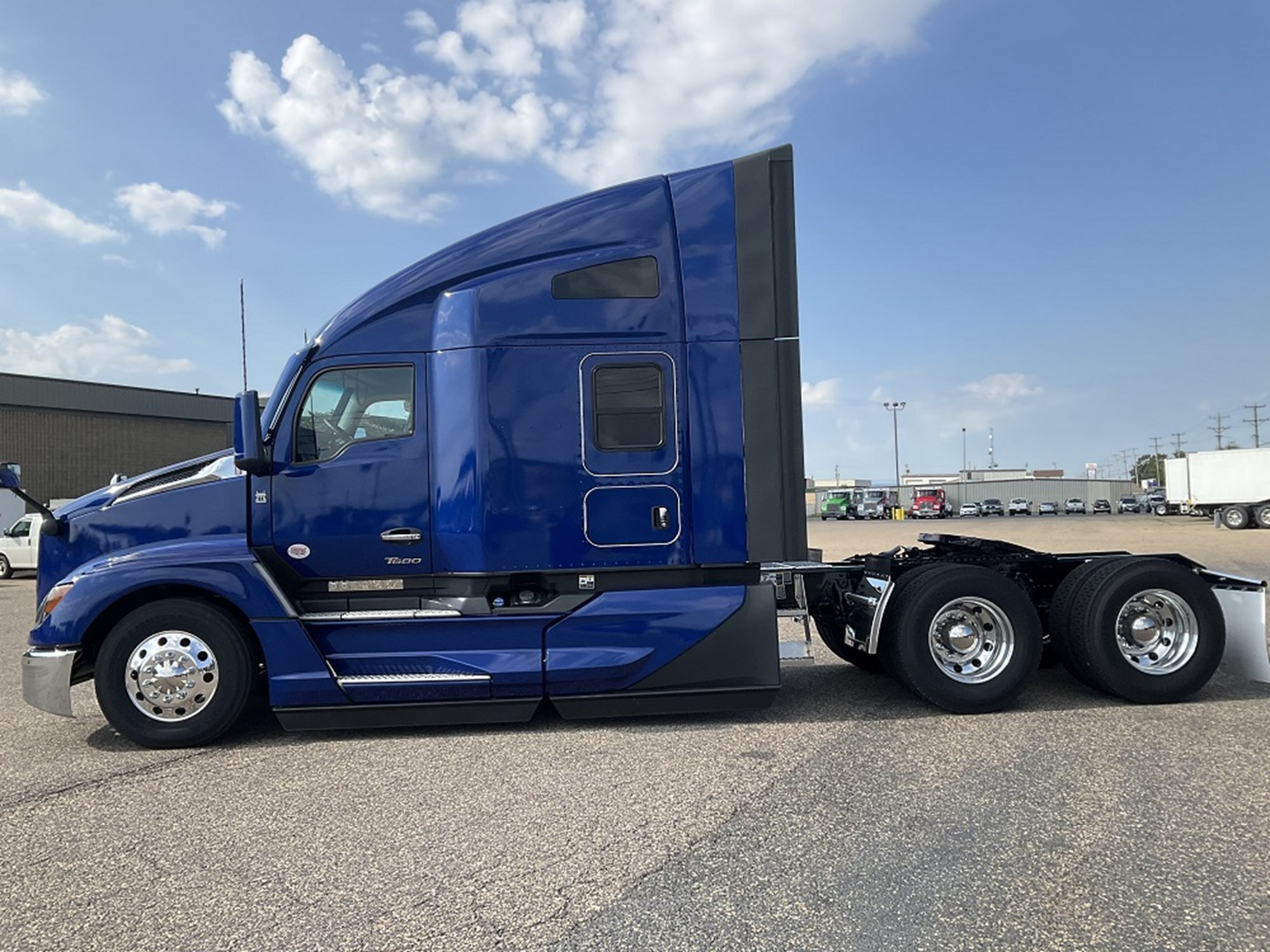 2025 Kenworth T680 Next Gen - image 2 of 6