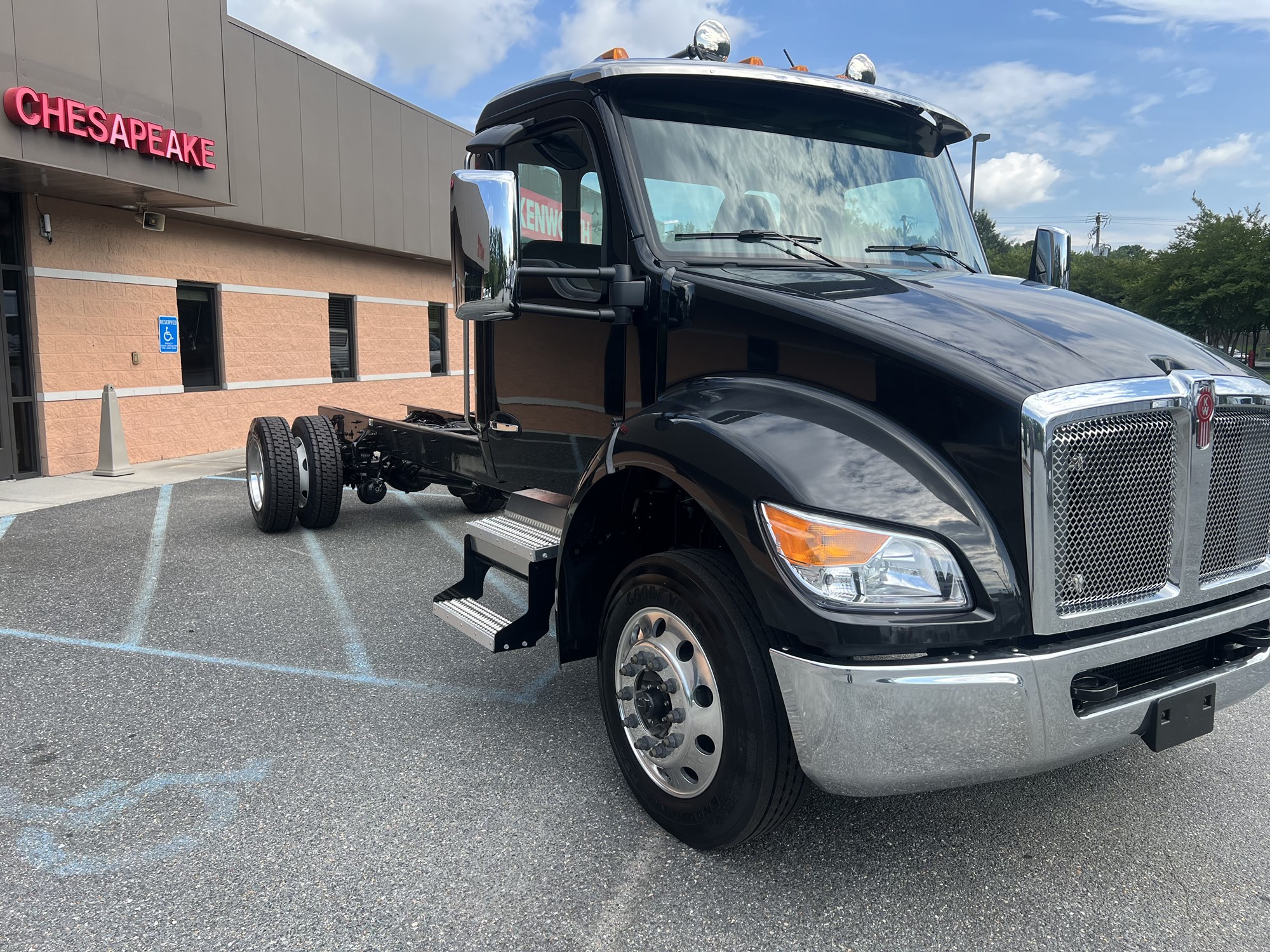 2025 Kenworth T280 - image 3 of 3