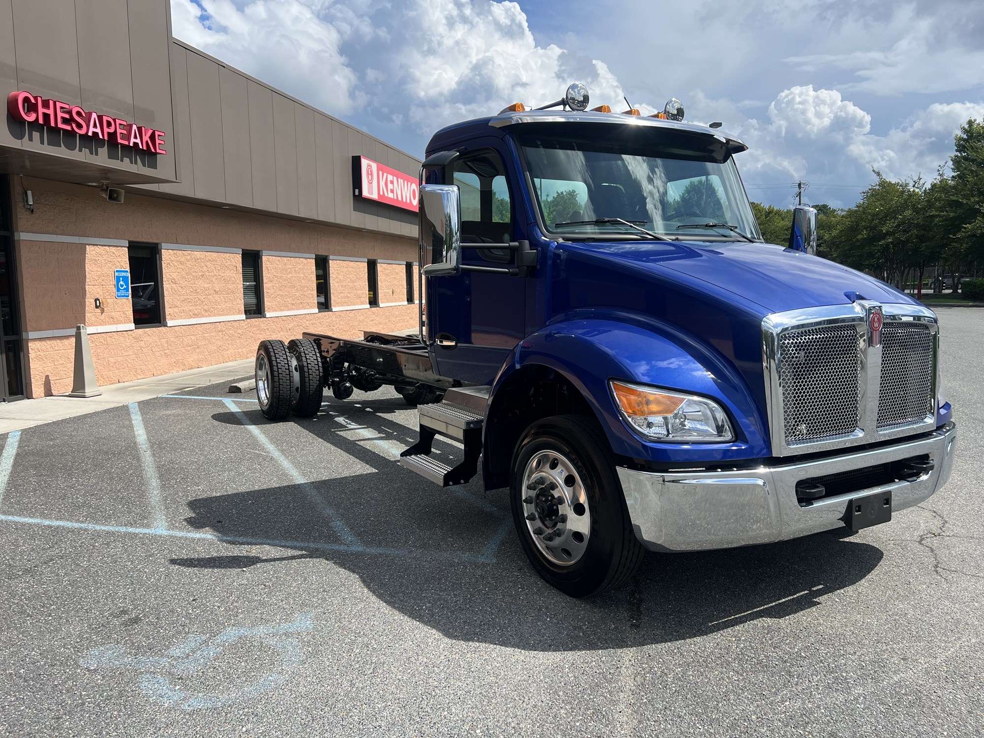 2025 Kenworth T280 - image 3 of 4