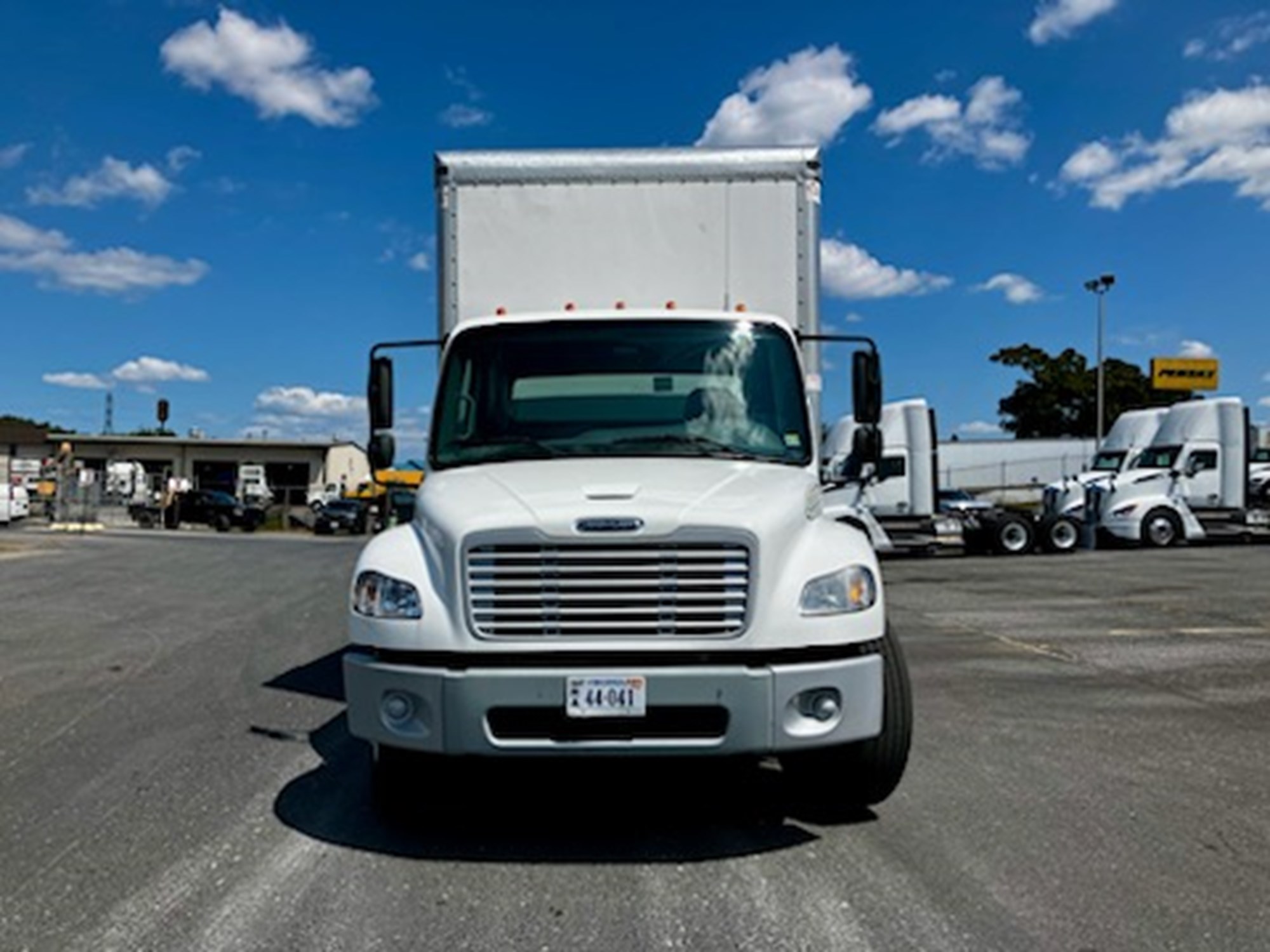 2018 Freightliner M2 - image 3 of 6