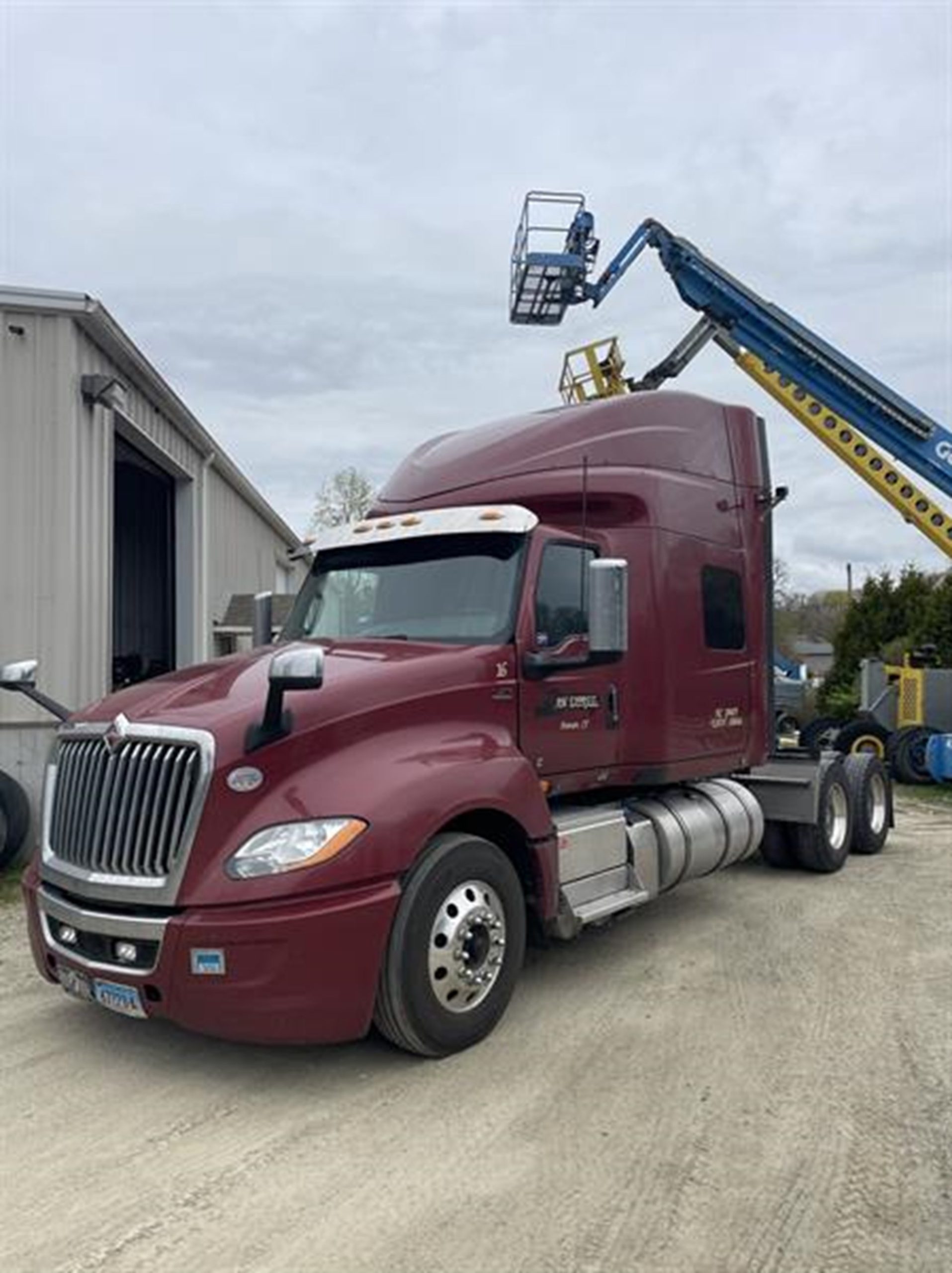 2019 International LT625 - image 1 of 3