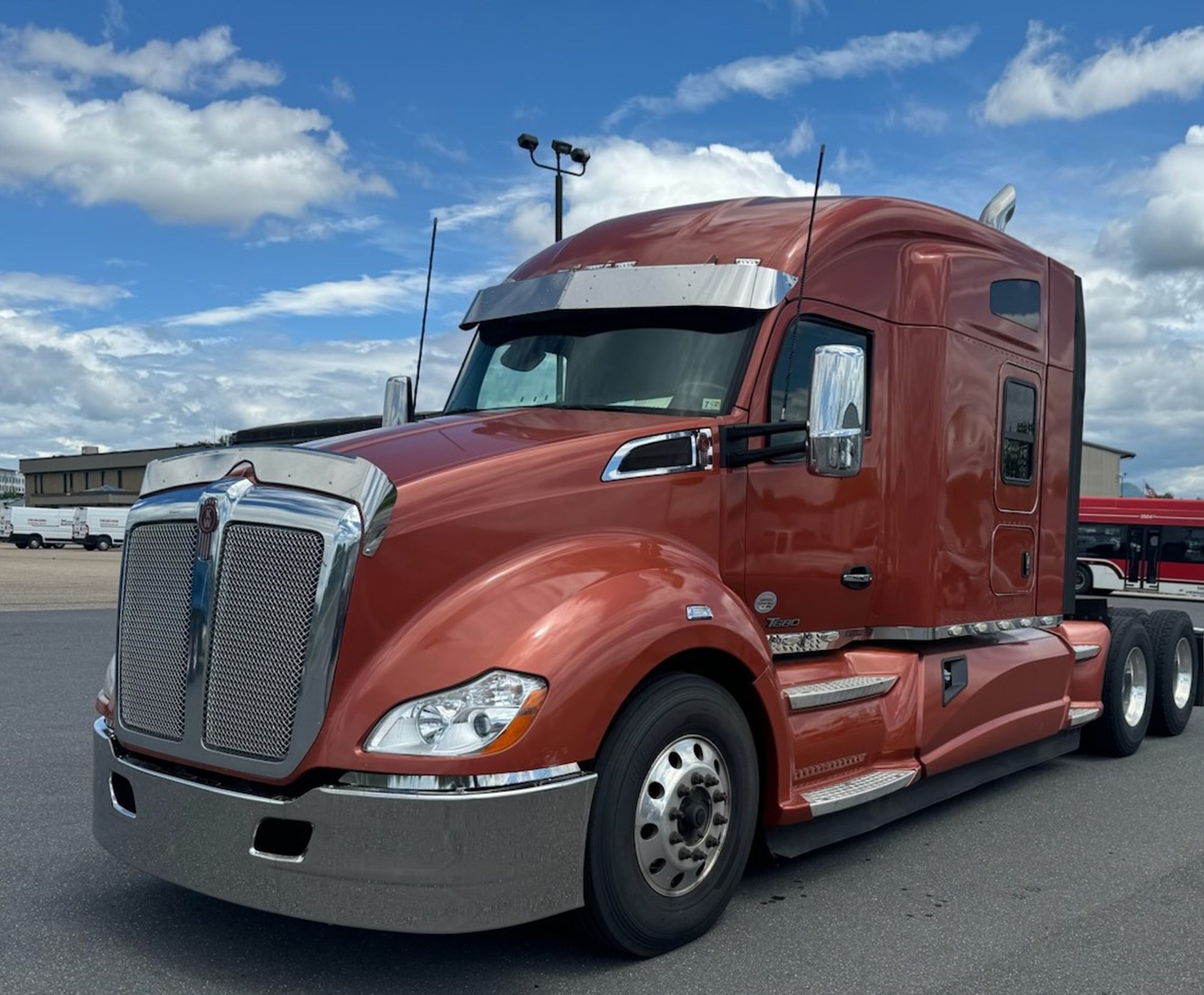 2020 Kenworth T680 - image 1 of 6