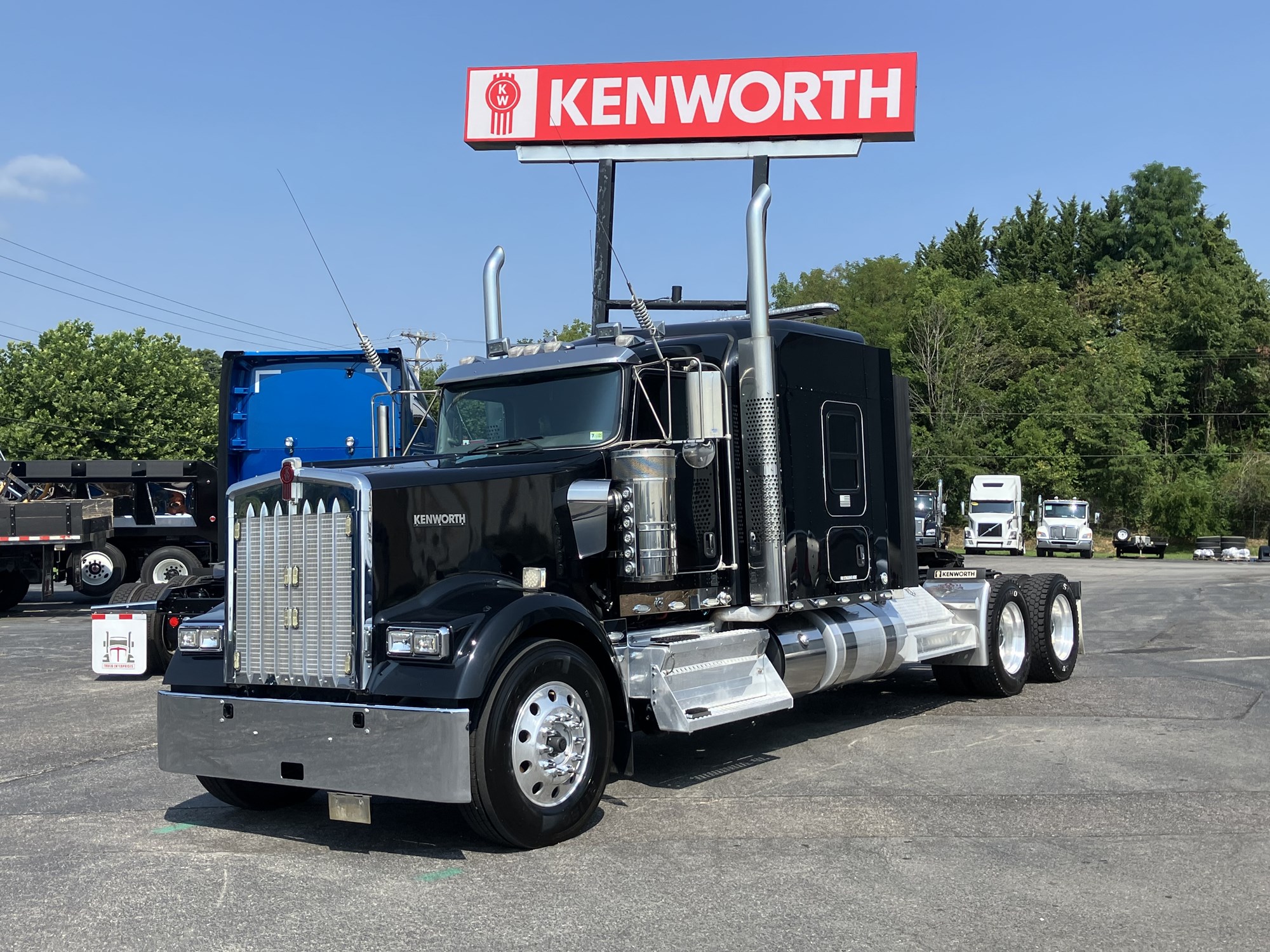 2021 Kenworth W900 - image 2 of 6