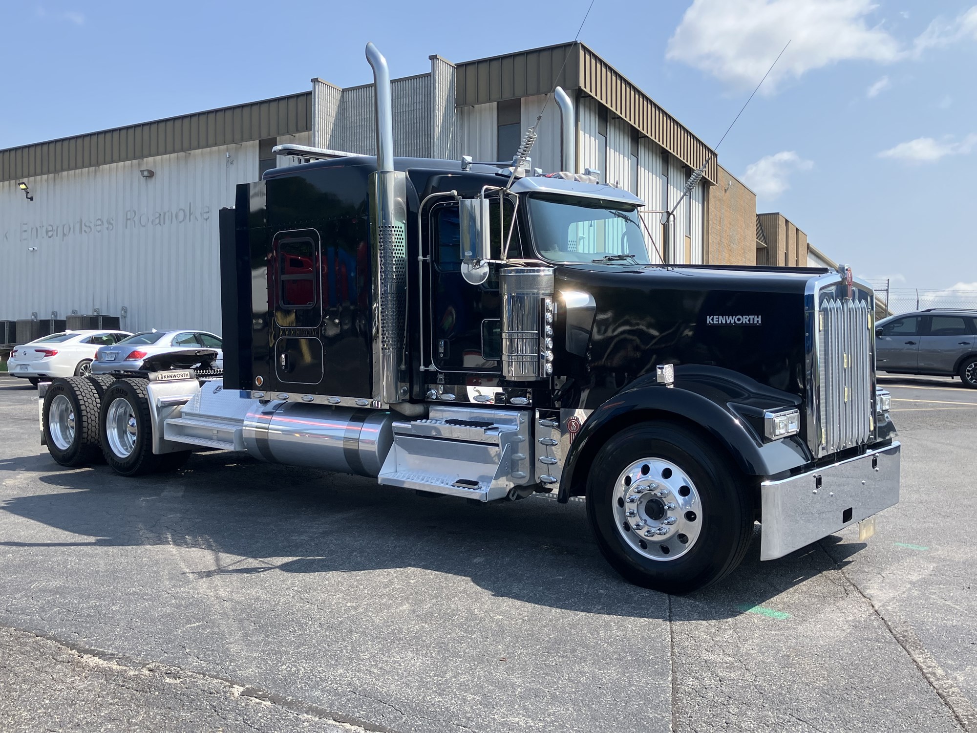 2021 Kenworth W900 - image 4 of 6