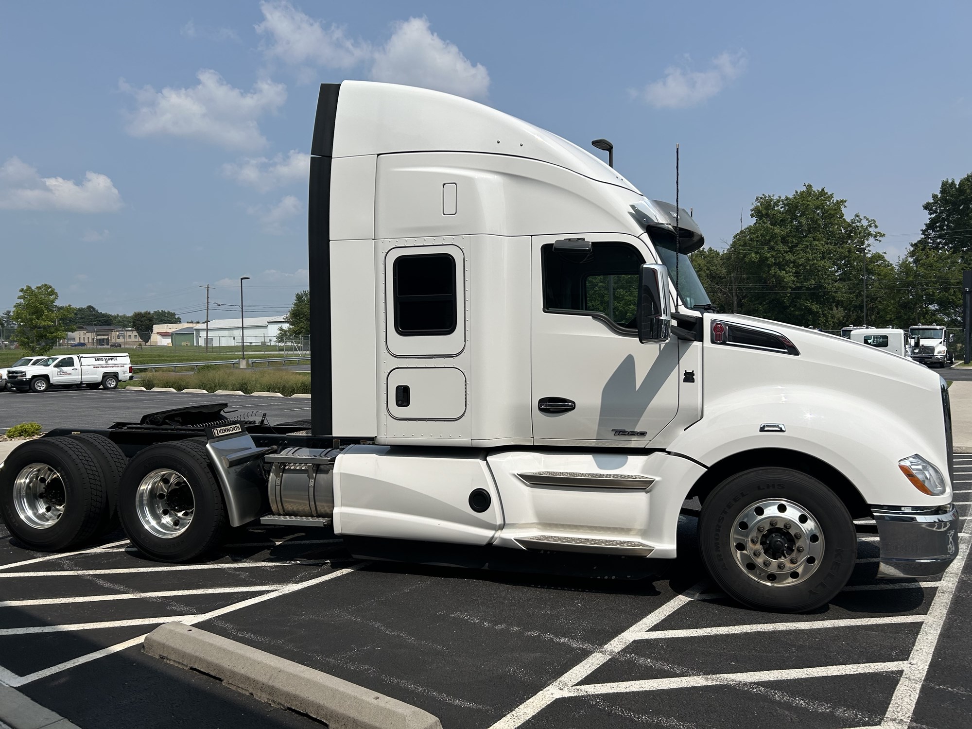 2022 Kenworth T680 - image 4 of 6