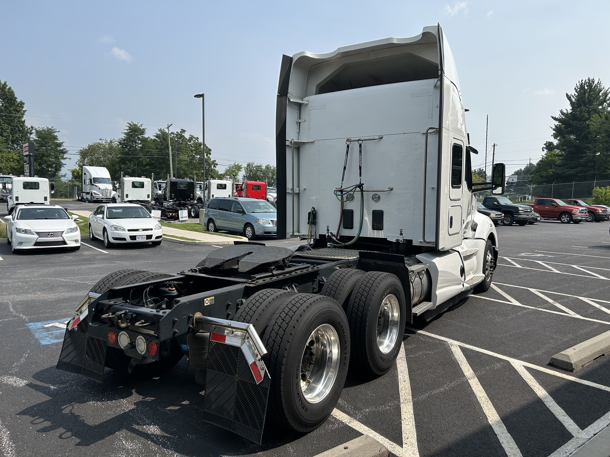 2022 Kenworth T680 - image 5 of 6