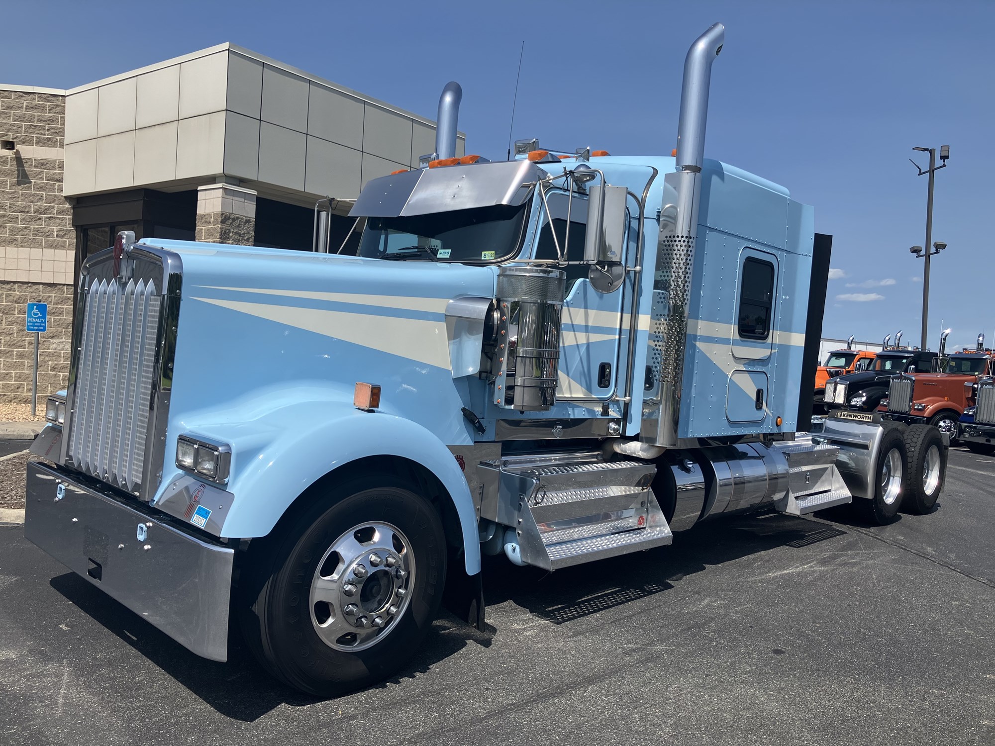 2022 Kenworth W900 - image 1 of 6