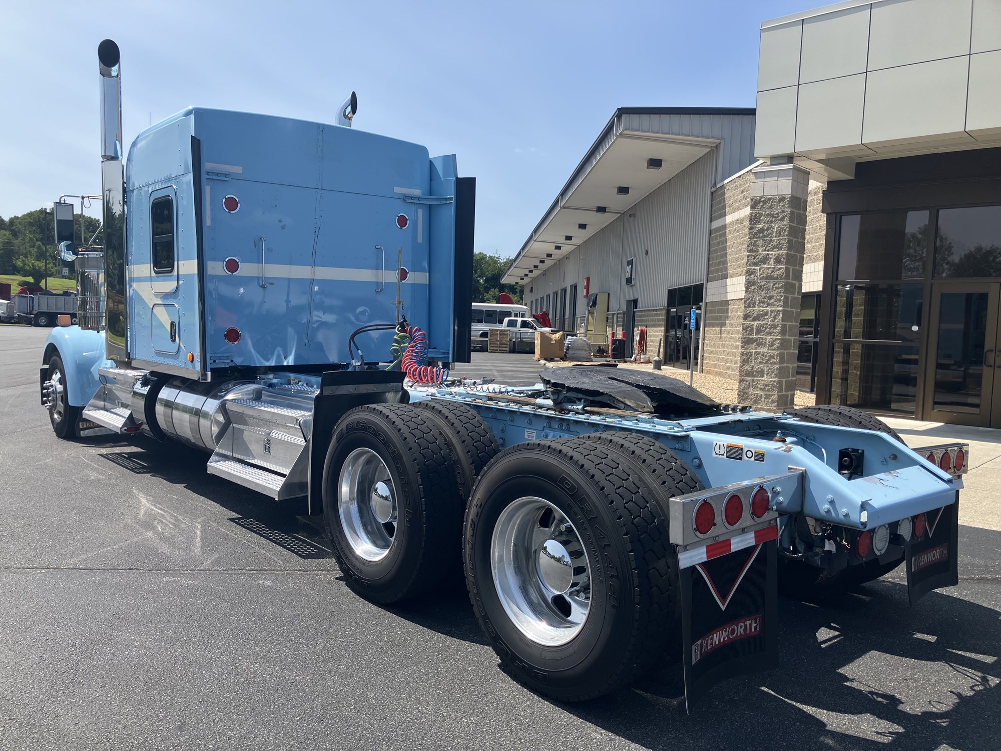 2022 Kenworth W900 - image 5 of 6