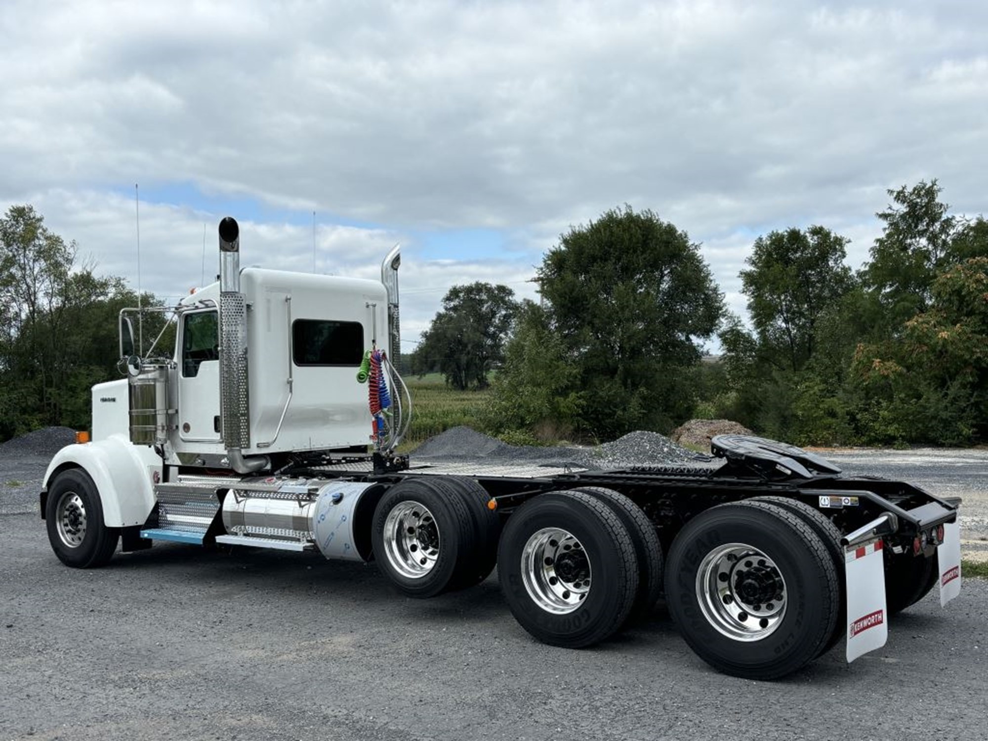 2025 Kenworth W900B - image 2 of 6