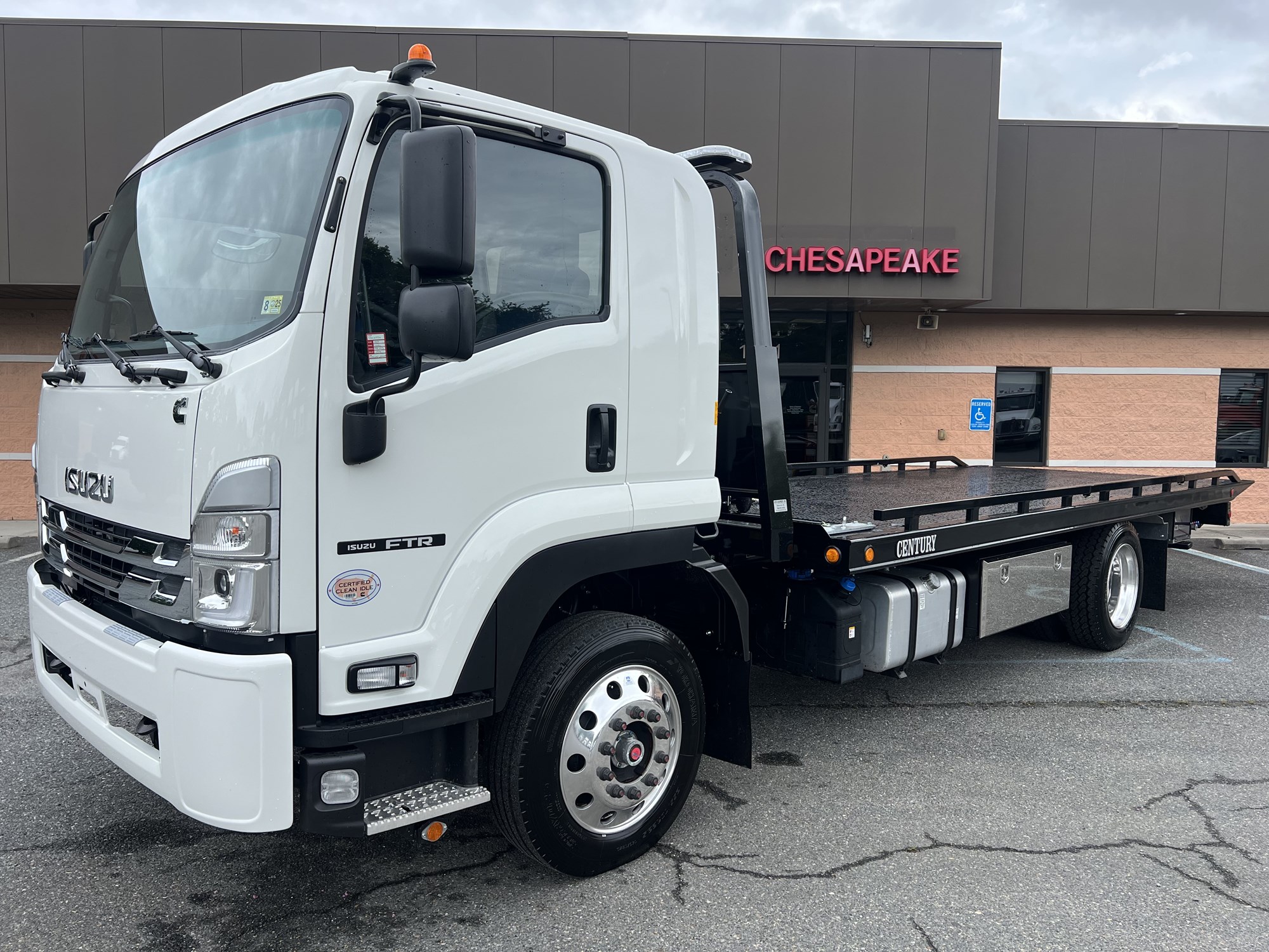 2025 Isuzu FTR MT3 - image 1 of 6