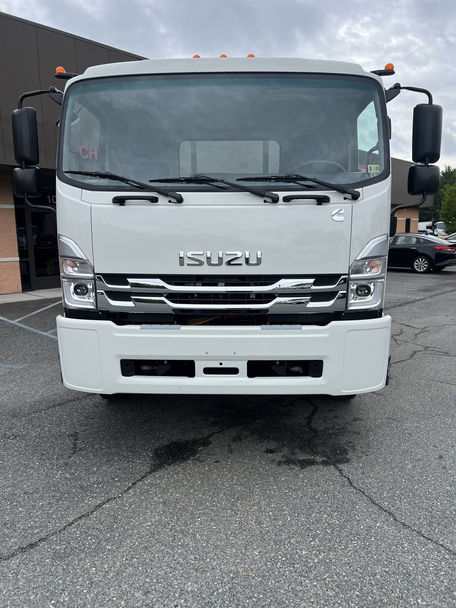 2025 Isuzu FTR MT3 - image 2 of 6